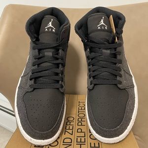 Air Jordan 1 MID SE